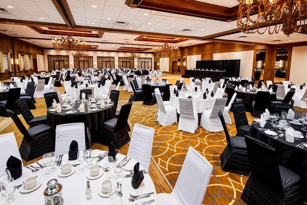 & Casino 3* Red Deer